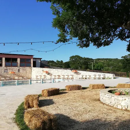 Trulli Panoramici Alojamento de Acomodação e Pequeno-almoço 2*