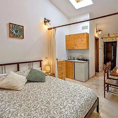 לינה וארוחת בוקר Trulli Panoramici אלברובלו