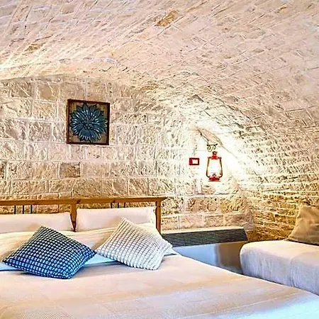 לינה וארוחת בוקר Trulli Panoramici 3*